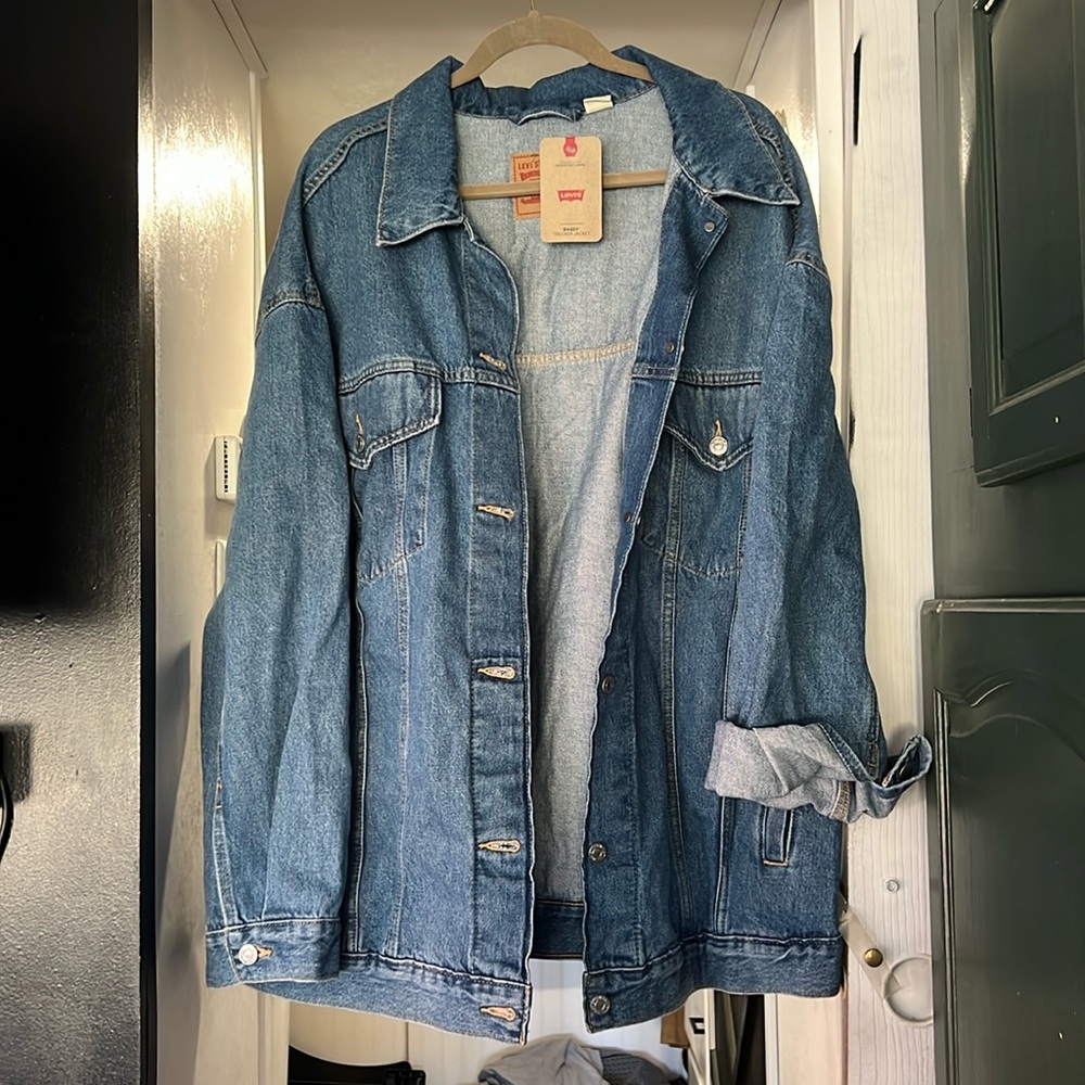 NWT - Levi’s Baggy Trucker Jacket